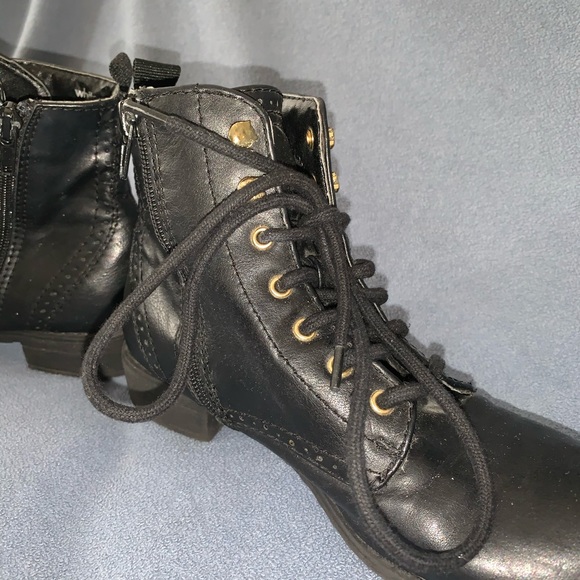 Boots - Picture 3 of 5